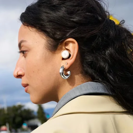 La IA salta de los ordenadores y móviles hasta televisores, auriculares y barras de sonido